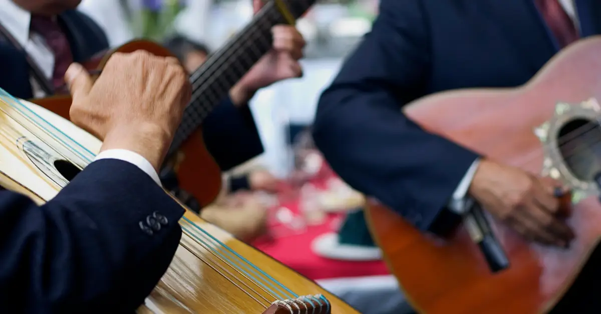 La Magia de los Tríos en CDMX: Reviviendo la Tradición del Bolero